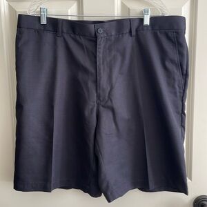 PGA Tour men’s golf shorts blue with pattern size 40.